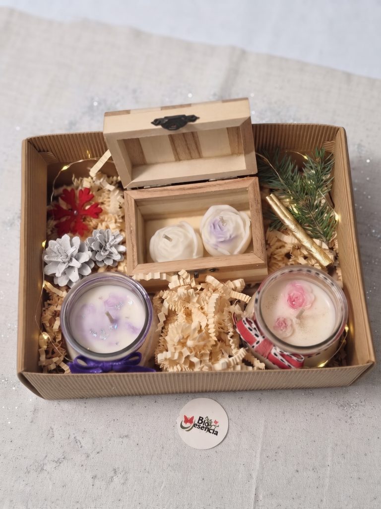 Caja regalo de Navidad · Velas y mini rosas